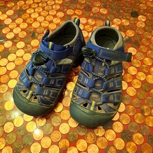 Keen little kids sz 10 hook loop sandals
